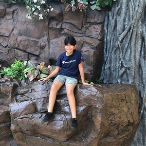 Meet your Posher, Adela